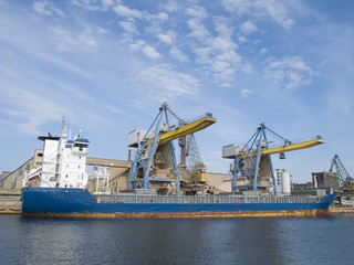 Fototapeta na wymiar Cargo Ship