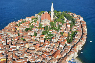 Fototapeta premium Luftaufnahme von Rovinj-Istrien im Sommer.