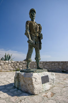 Statue of the fisherman