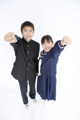 ガッツポーズをする中学生男女