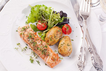 Lachs mit Kartoffeln