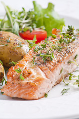 Lachssteak mit Gemüse