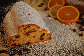 Stollen auf Puderzucker vom oben