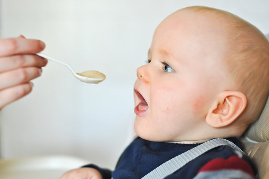 Feeding a baby with baby-pap