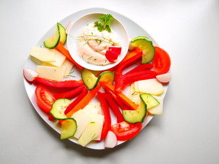 Rohkostplatte mit Dip