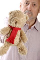 homme ours en peluche