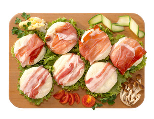 Formaggio italiano - tomini con pancetta e speck