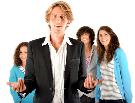 Groupe de lyc&eacute;ens derri&egrave;re un enseignant