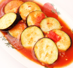 auberginen in Tomatensauce