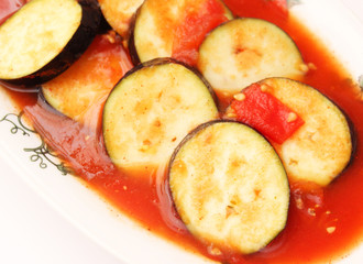 auberginen in Tomatensauce