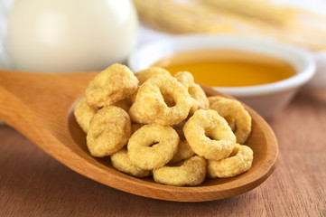 Honey flavoured cereal loops with milk and honey