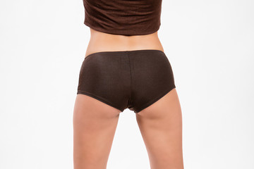 Fesse de fille mince vue de dos en boxer