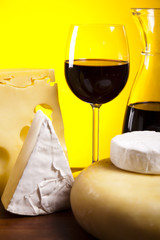 Fototapeta na wymiar Cheese and red wine
