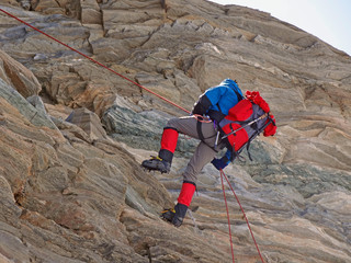 Alpinisme - Descente en rappel