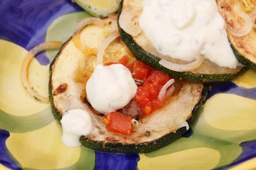 Zucchini mit Tomaten