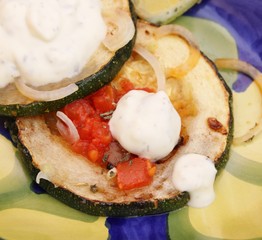 Zucchini mit Tomaten