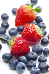 ブルーベリーとイチゴ