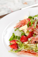 Salad with strawberries