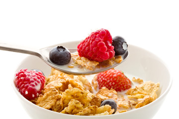 Corn Flakes con frutti di bosco - Isolated