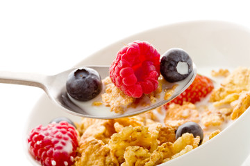 Corn Flakes con frutti di bosco - Isolated