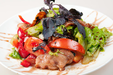 Salad with bacon and basil