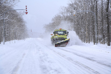 雪道と除雪車