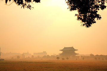朝の朱雀門