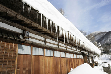 雪の大内宿