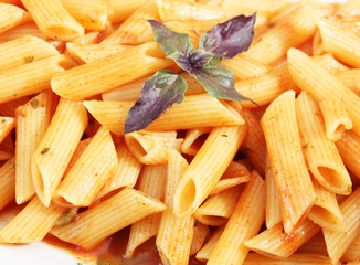 Nudeln mit Tomatensoße