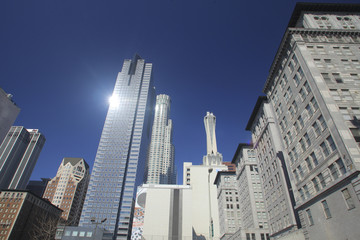 Fototapeta na wymiar Wieżowce w centrum miasta