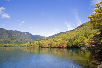 湯ノ湖の秋