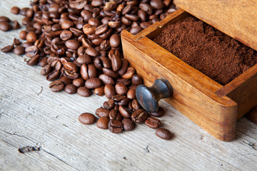 Obraz premium caffè in grani e macinato