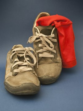 Zapatos y gamuza roja