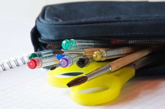 trousse d'&eacute;colier