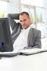 Naklejka premium Portrait of concentrated businessman at work