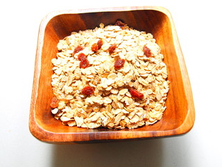 M&uuml;sli in Holzschale