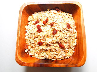 M&uuml;sli in Holzschale
