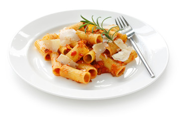 rigatoni alla bolognese , italian pasta dish