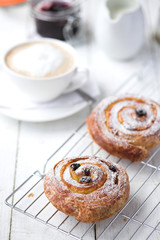Pain au raisin & coffee