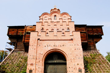 Fototapeta premium Golden gate in Kiev, Ukraine 