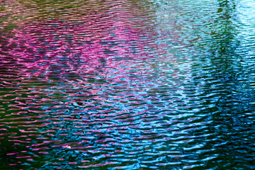 Panele Szklane Podświetlane  Abstrakcyjne odbicie kwiatów wiśni w rzece