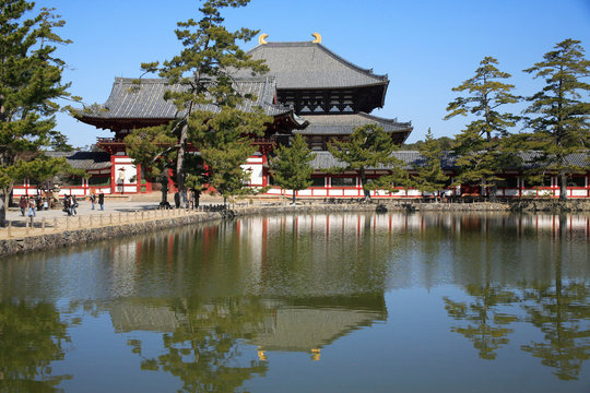 東大寺中門 Photos Royalty Free Images Graphics Vectors Videos Adobe Stock