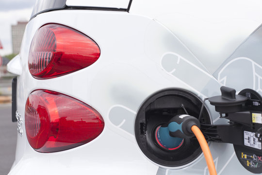 E-Mobil an der Ladestation