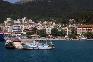 Fototapeta na wymiar Greckie miasto portowe.