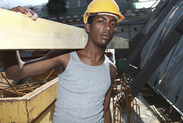 Portrait de jeune travailleur d'origine africaine