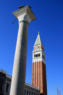 La colonna di San Todaro ed il campanile di San Marco
