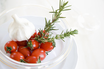 ニンニクとミニトマト