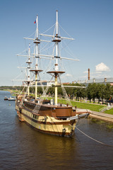 Fototapeta na wymiar Ship on the river Volkhov