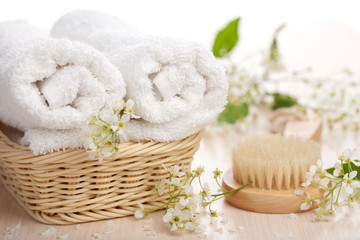 Obraz na płótnie Canvas towels flowers and massage brush