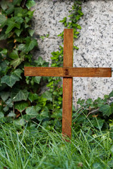 einfaches Holzkreuz